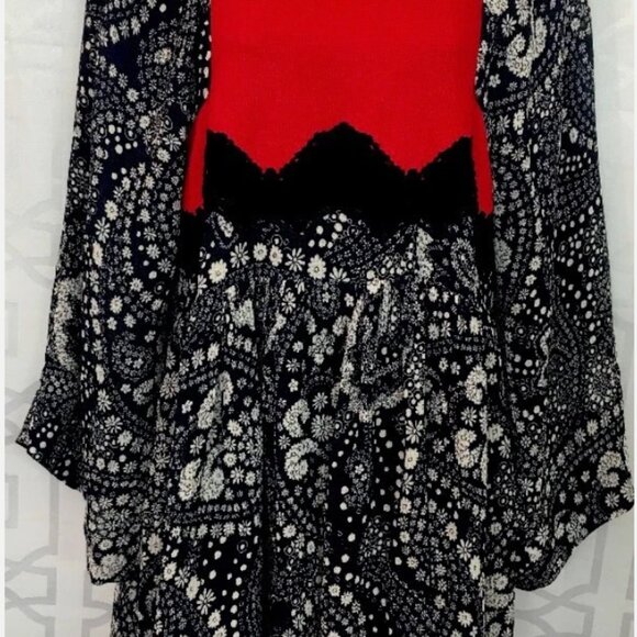 Chloe Floral Print Knee-Length Dress - Picture 11 of 13